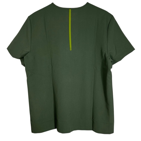 FIGS Men's Leon Three Pocket Scrub Top Moss Green with Contrast Medium - Picture 3 of 6